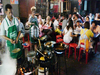 Authentisches Street-Food mit unseren Gästen in einer Bangkoker Garküche