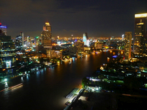 Blick über Bangkok auf den Chao Phraya-Fluss