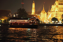 Unsere SCHöNE Dinner - Cruise auf dem Chao Phraya-River - hier vor dem Wat Arun in Bangkok